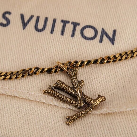 Authentic LOUIS VUITTON LV Wood Initial Gold MP2780 Necklace - Picture 10 of 12